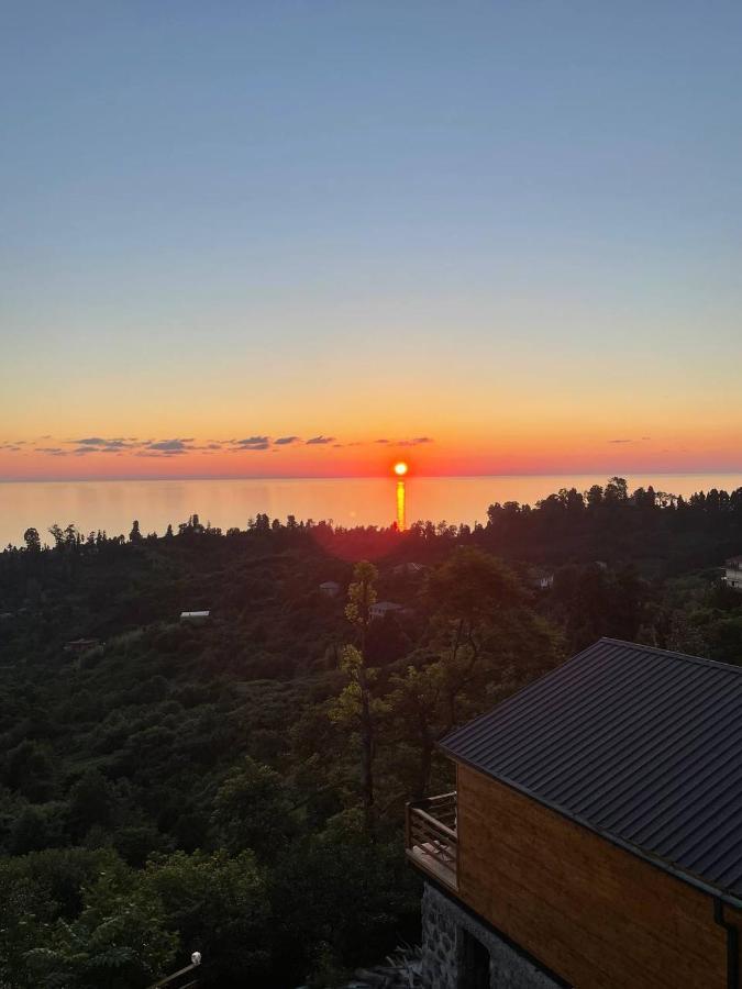 Beautiful Wooden House With Seaside Views بيت للعطل