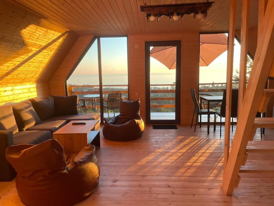 Beautiful Wooden House With Seaside Views * Batumi